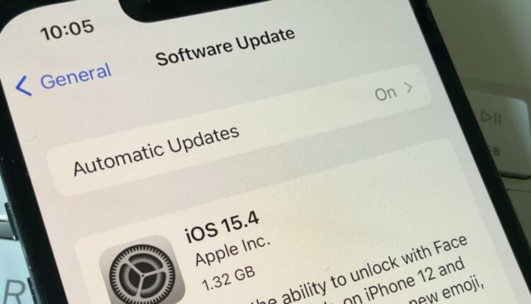 Apple responds to iOS 15.4 battery drain complaints